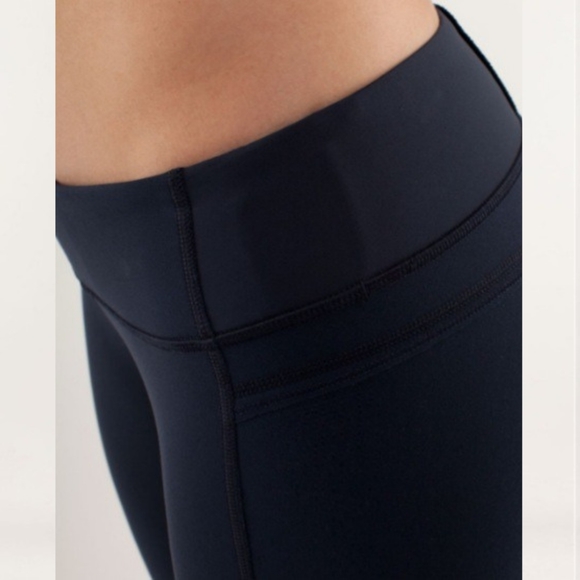 Lululemon | Black Power Up Cropped straight leg leggings - Picture 13 of 14
